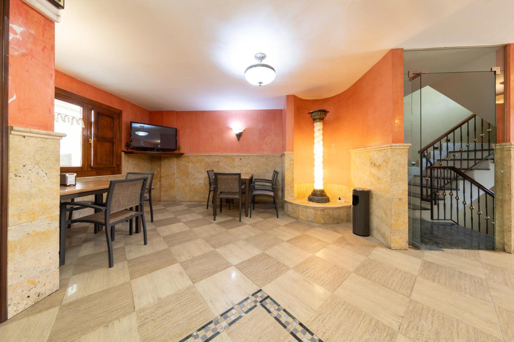 Hostal Sin Recep24H Puerta De La Villa - Pet Friendly & Restaurante Almazán Εξωτερικό φωτογραφία