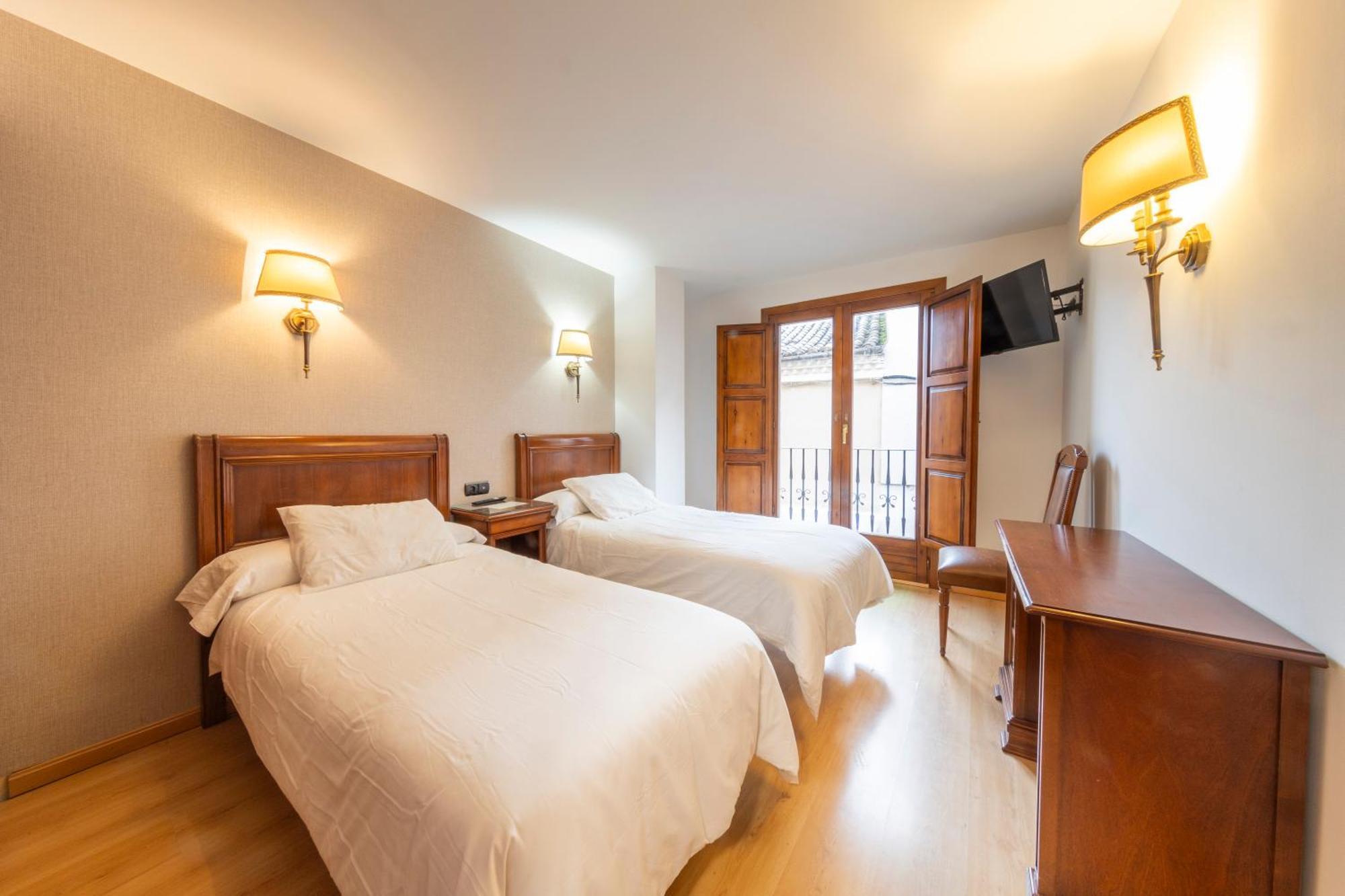 Hostal Sin Recep24H Puerta De La Villa - Pet Friendly & Restaurante Almazán Εξωτερικό φωτογραφία
