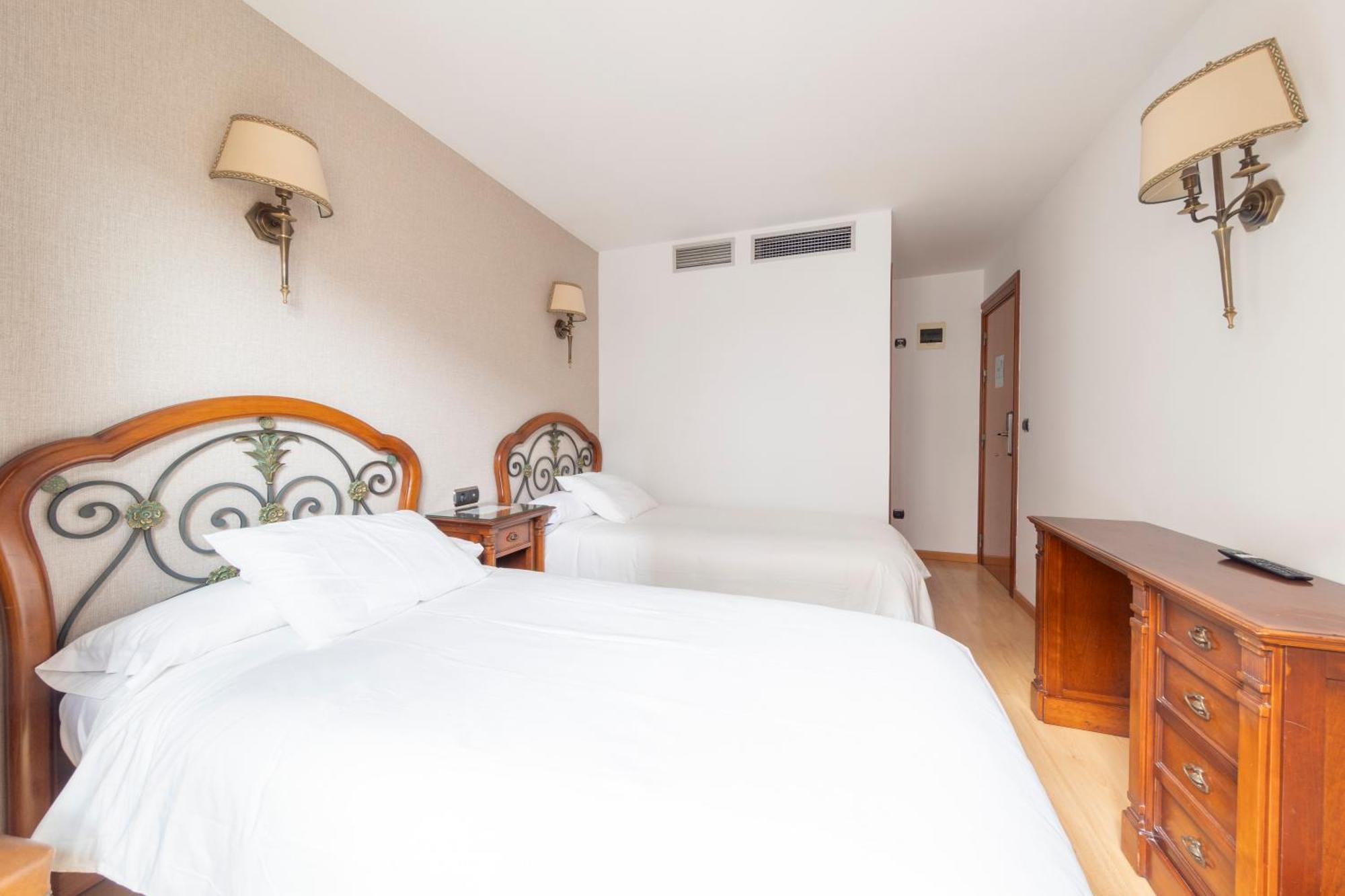 Hostal Sin Recep24H Puerta De La Villa - Pet Friendly & Restaurante Almazán Εξωτερικό φωτογραφία