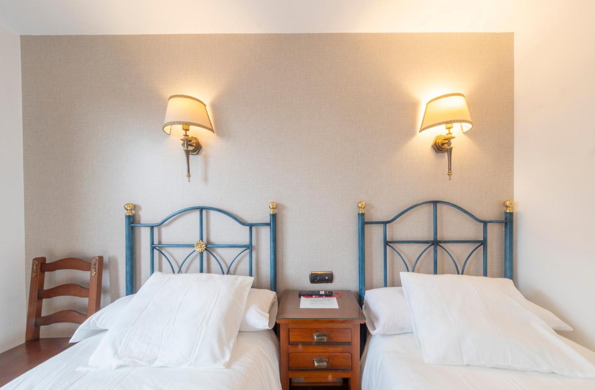 Hostal Sin Recep24H Puerta De La Villa - Pet Friendly & Restaurante Almazán Εξωτερικό φωτογραφία