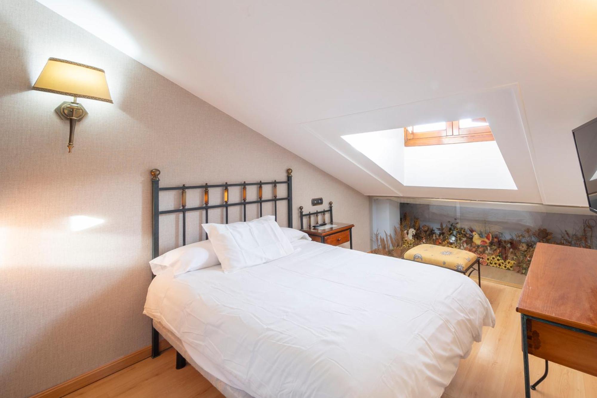 Hostal Sin Recep24H Puerta De La Villa - Pet Friendly & Restaurante Almazán Εξωτερικό φωτογραφία