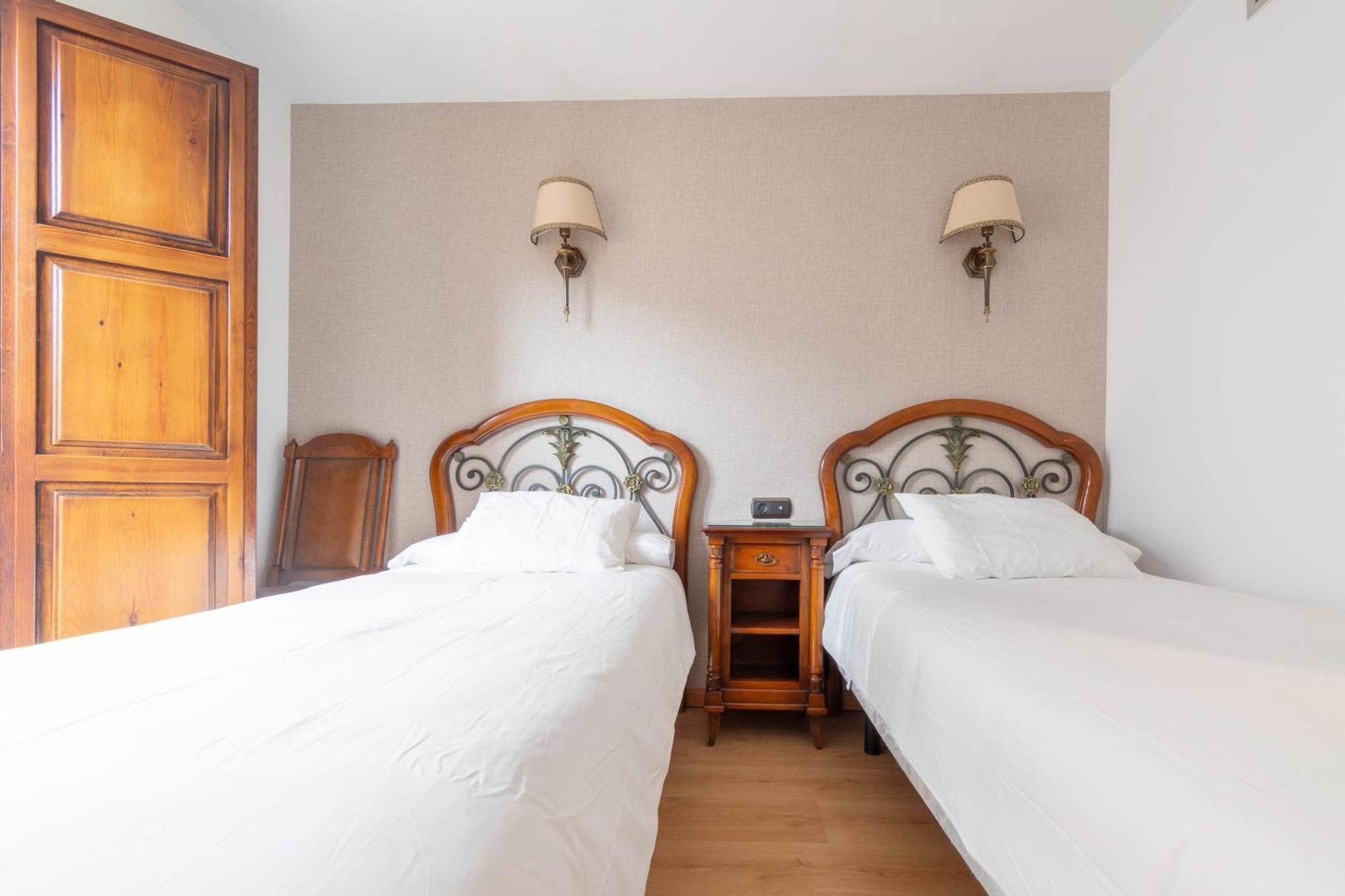 Hostal Sin Recep24H Puerta De La Villa - Pet Friendly & Restaurante Almazán Εξωτερικό φωτογραφία